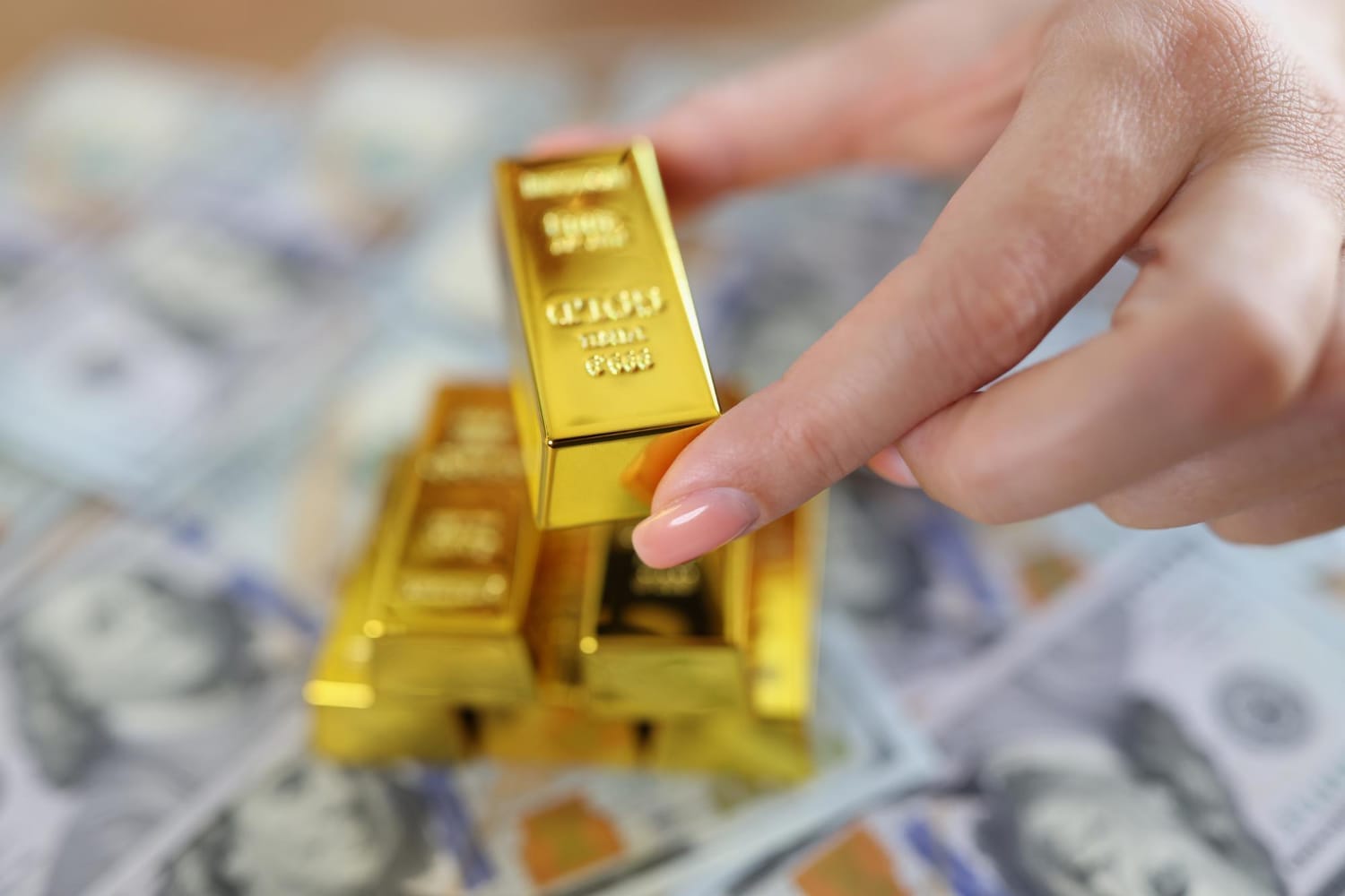 7 Sebab Utama Kenapa Anda Wajib Mula Simpan Emas Hari Ini